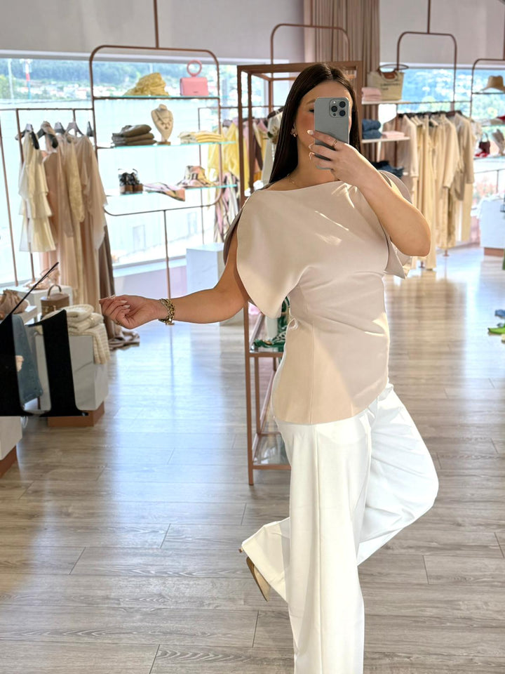TOP ESTRUTURADO BEGE COM MANGA VOLUME PONTO CHIC