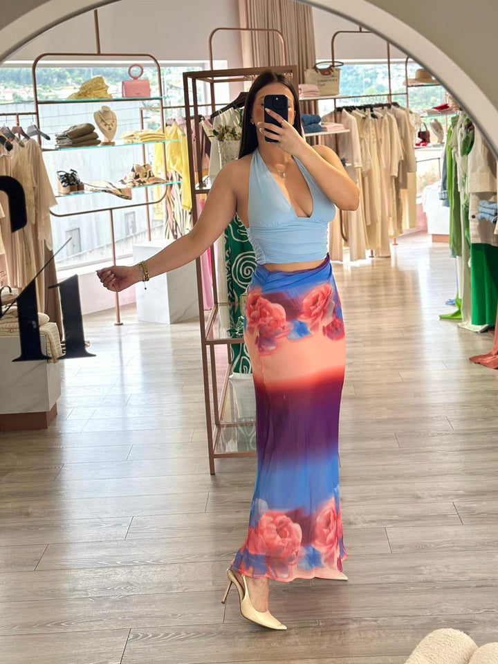VESTIDO COMPRIDO DEGRADÊ AZUL E CORAL COM DECOTE HALTER PONTO CHIC