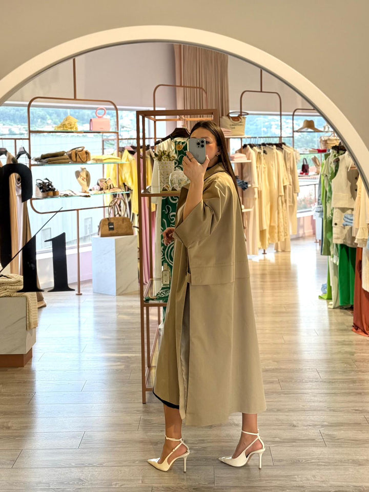 TRENCH COAT BEGE COM ABERTURA LATERAL PONTO CHIC
