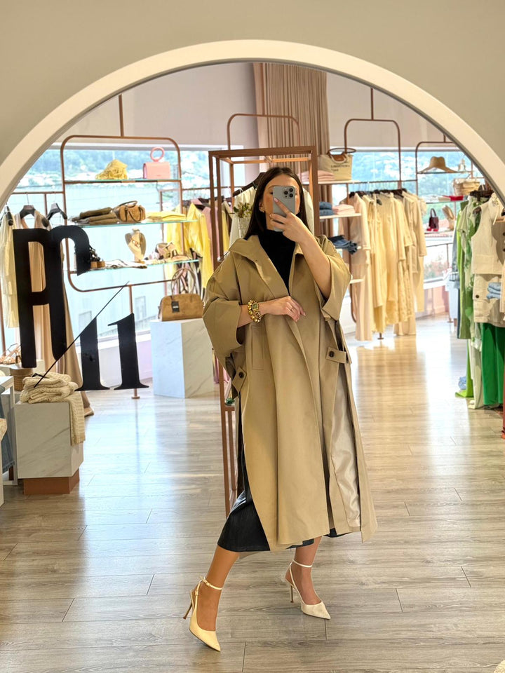 TRENCH COAT BEGE COM ABERTURA LATERAL PONTO CHIC