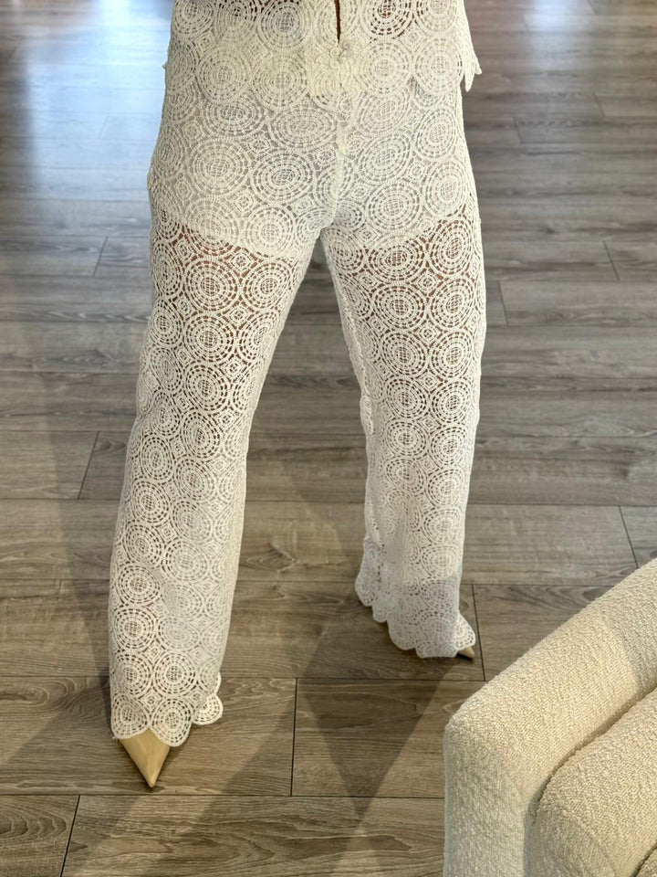 CALÇA BRANCA RENDADA IMPERIAL