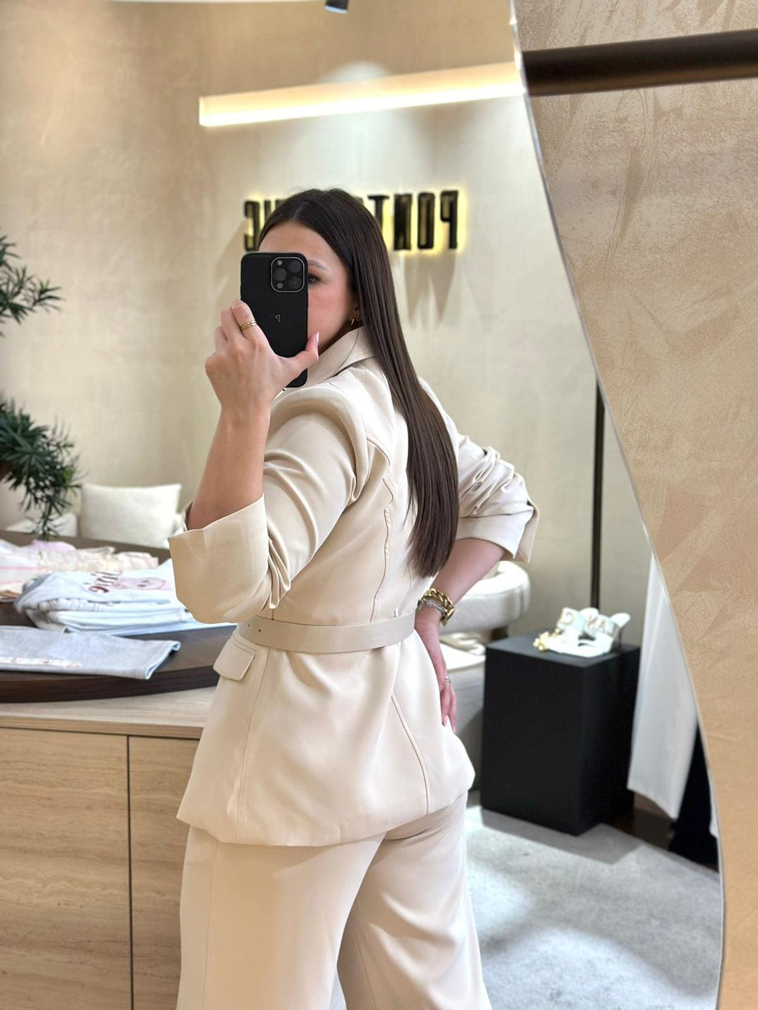CONJUNTO BEGE COM BLAZER CINTADO E CALÇA FLUIDA PONTO CHIC