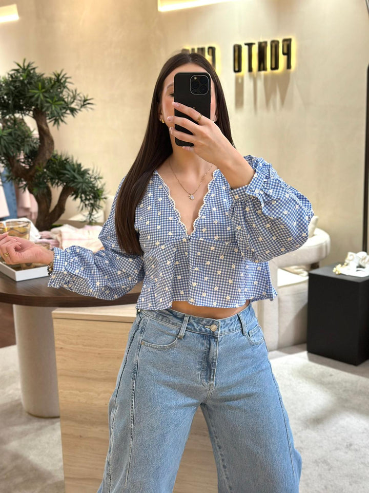 BLUSA AZUL QUADRDAOS COM BORDADOS PONTO CHIC