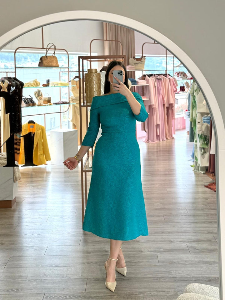 VESTIDO MIDI AZUL TURQUESA TEXTURADO CAI-CAI PONTO CHIC