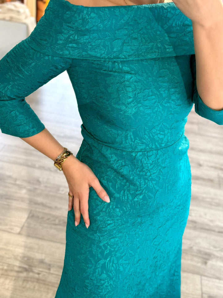 VESTIDO MIDI AZUL TURQUESA TEXTURADO CAI-CAI PONTO CHIC