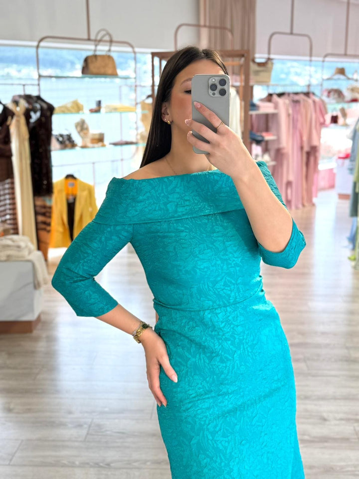 VESTIDO MIDI AZUL TURQUESA TEXTURADO CAI-CAI PONTO CHIC