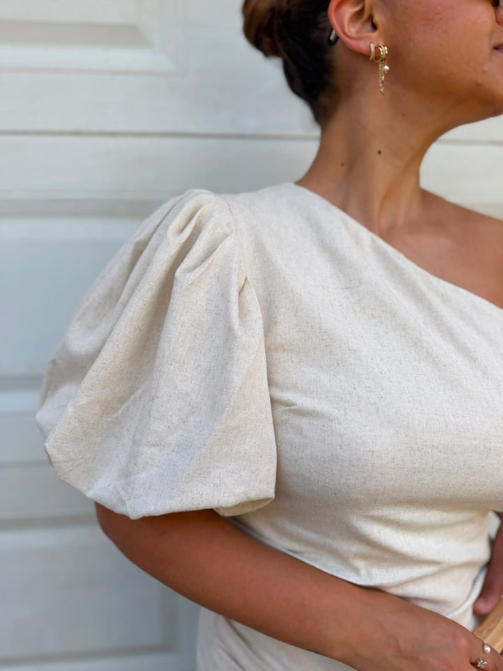 VESTIDO BEGE ASSIMÉTRICO EM LINHO PONTO CHIC