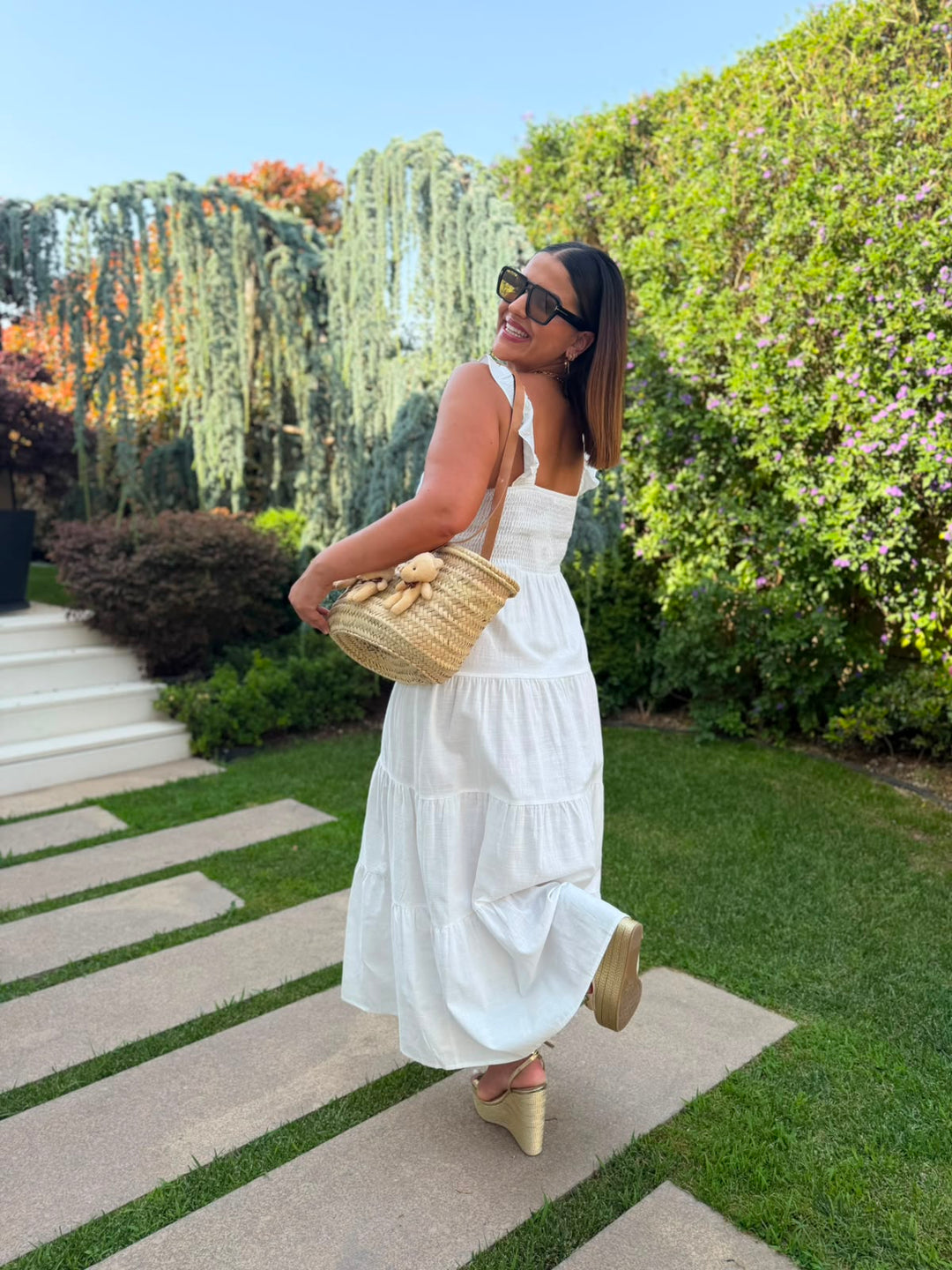 VESTIDO BRANCO EM LINHO COM FOLHO NAS ALÇAS PONTO CHIC