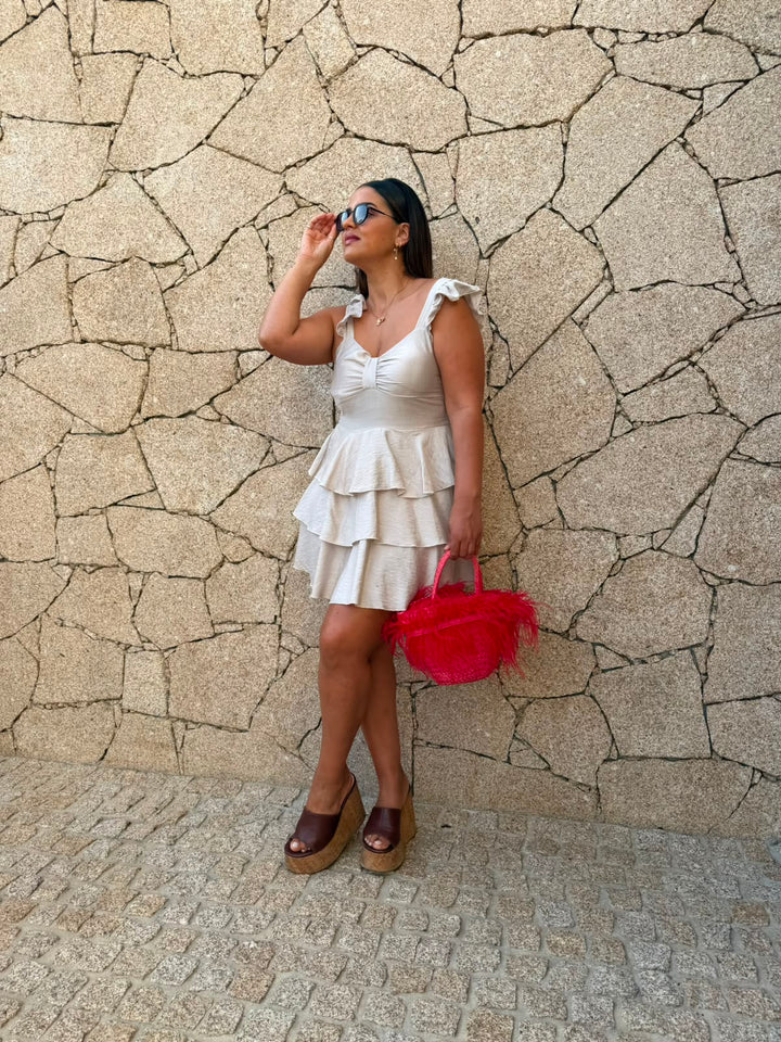 VESTIDO BEGE COM FOLHOS PONTO CHIC