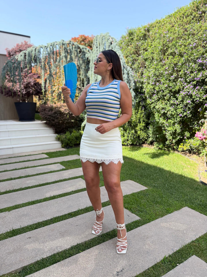 SAIA CURTA COM APLICAÇÃO DE RENDA PONTO CHIC