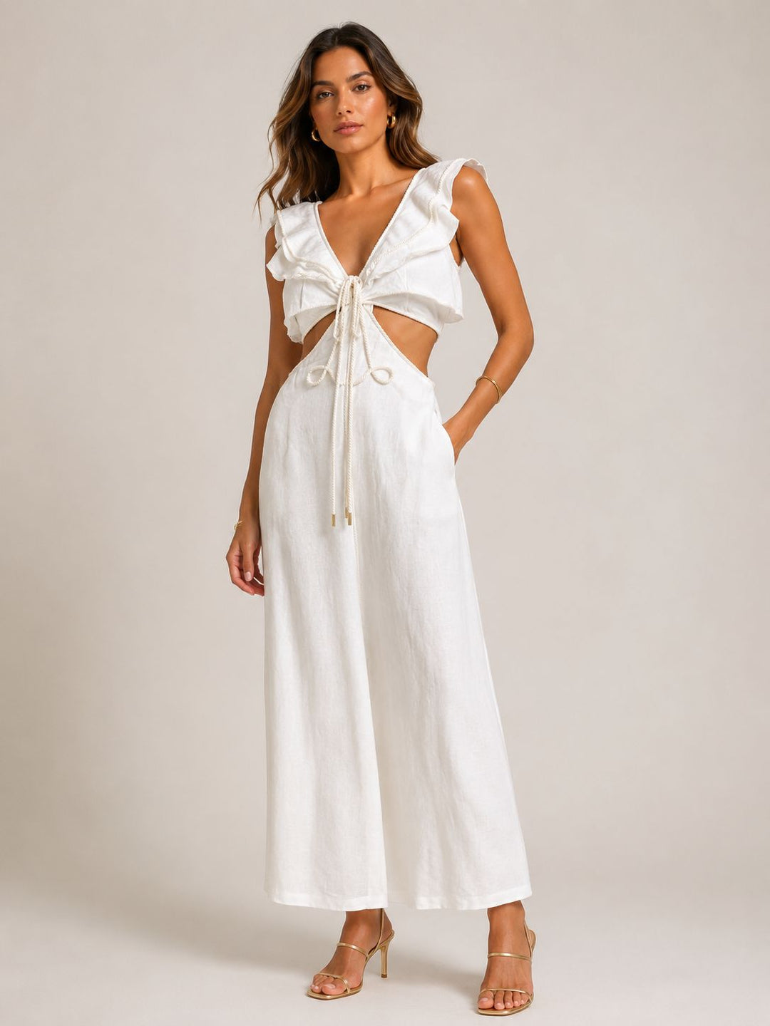 VESTIDO COMPRIDO BRANCO COM RECORTES E DETALHE CORDA PONTO CHIC