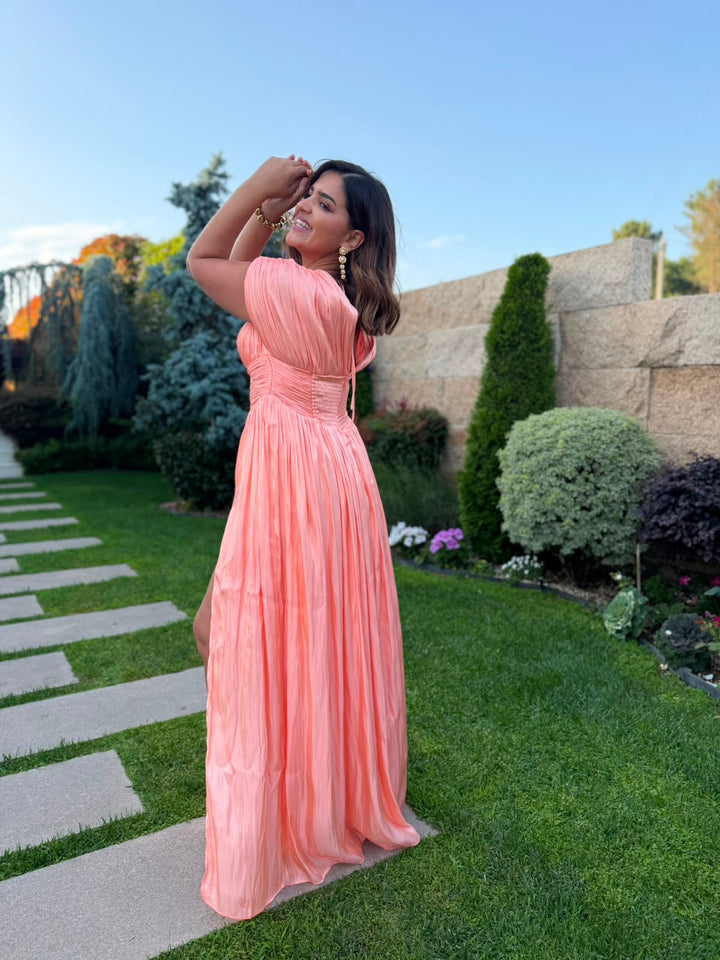VESTIDO COMPRIDO PLISSADO CORAL PONTO CHIC