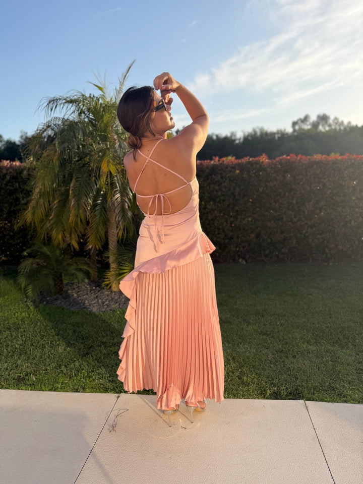 VESTIDO ROSA ACETINADO COM SAIA PLISSADA DIXIE