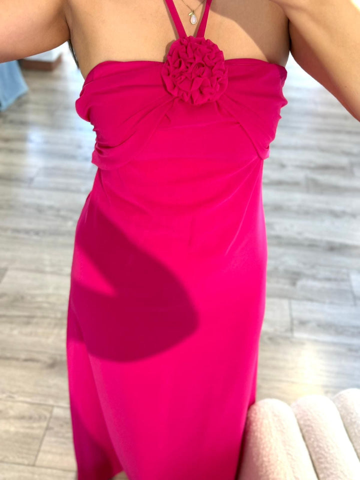 VESTIDO COMPRIDO FUCSIA COM FLOR APLICADA PONTO CHIC