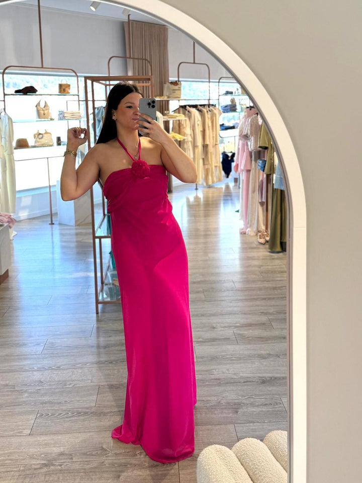 VESTIDO COMPRIDO FUCSIA COM FLOR APLICADA PONTO CHIC