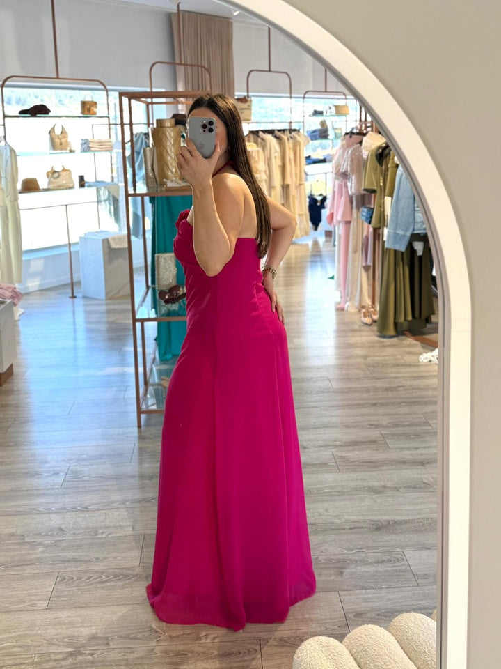 VESTIDO COMPRIDO FUCSIA COM FLOR APLICADA PONTO CHIC