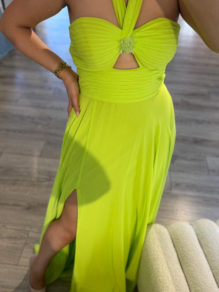 VESTIDO LONGO VERDE LIMA COM CORPETE DRAPEADO E APLICAÇÃO CENTRAL PONTO CHIC
