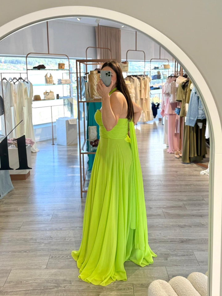 VESTIDO LONGO VERDE LIMA COM CORPETE DRAPEADO E APLICAÇÃO CENTRAL PONTO CHIC