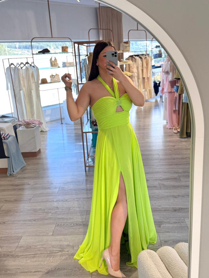 VESTIDO LONGO VERDE LIMA COM CORPETE DRAPEADO E APLICAÇÃO CENTRAL PONTO CHIC