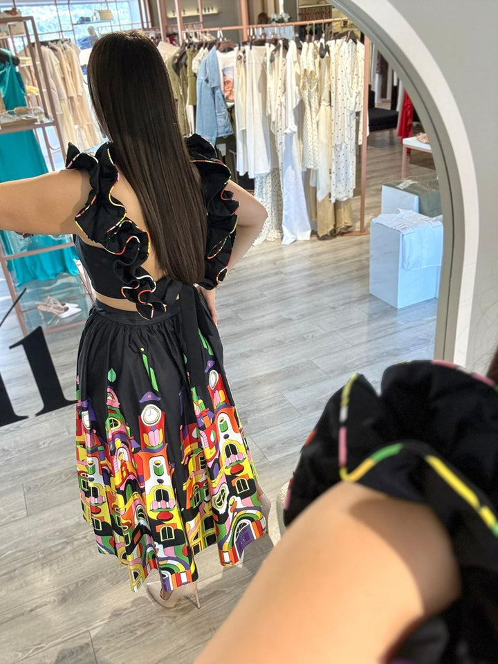 CONJUNTO PRETO COM ESTAMPADO GRÁFICO E MANGAS VOLUMOSAS PONTO CHIC