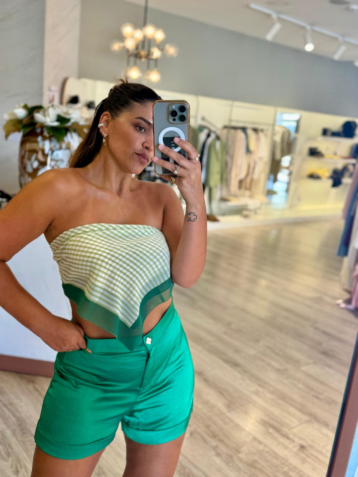 T-SHIRT BORDADA COM LENÇO VERDE SAHOCO