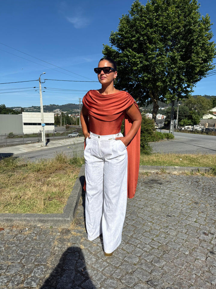 BODY DRAPEADO TERRACOTA COM DECOTE AMPLO SAHOCO