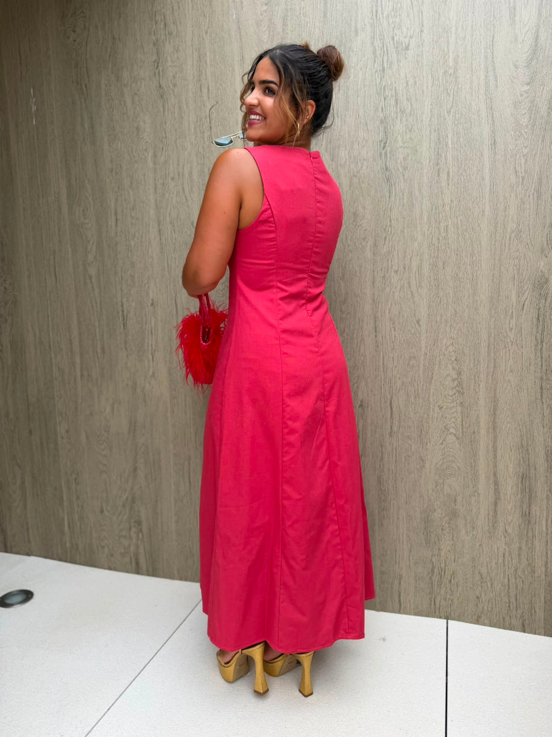 VESTIDO MIDI CEREJA COM BOTÕES DECORATIVOS PONTO CHIC