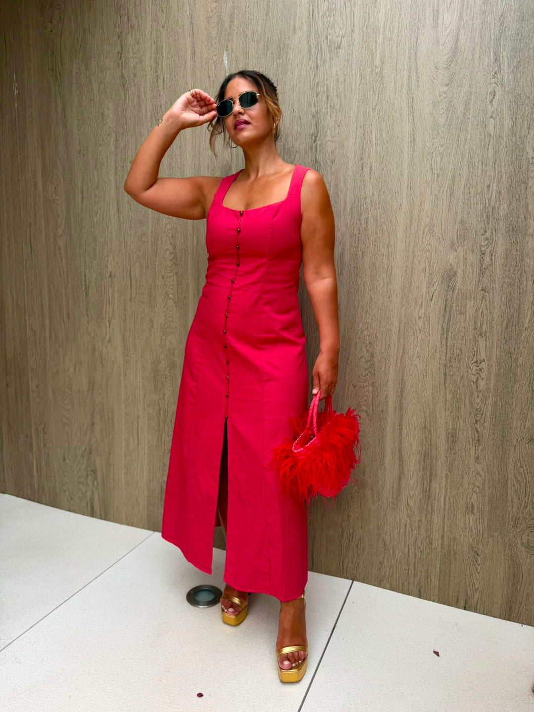 VESTIDO MIDI CEREJA COM BOTÕES DECORATIVOS PONTO CHIC