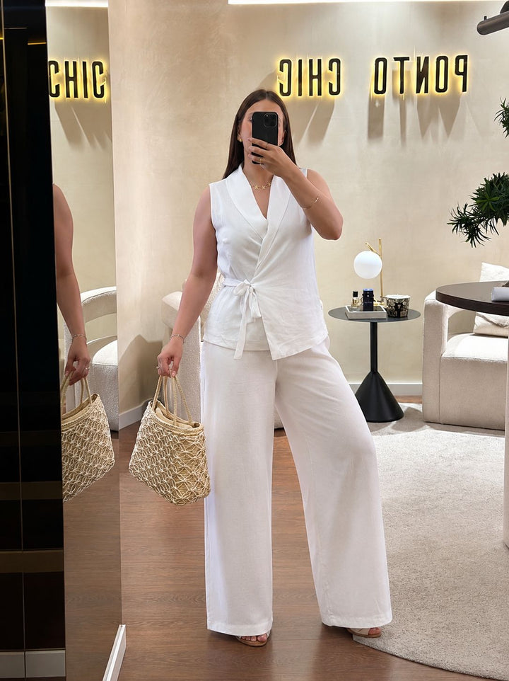 CONJUNTO DE LINHO BRANCO COM COLETE E CALÇA PONTO CHIC