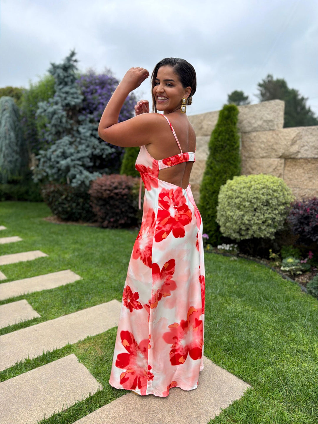 VESTIDO COMPRIDO FLORAL BRANCO E VERMELHO PONTO CHIC