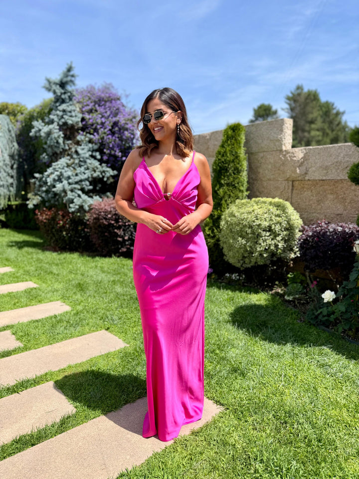 VESTIDO ACETINADO ROSA COM DETALHE DOURADO RINASCIMENTO