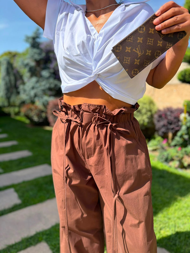 CALÇA CASTANHA COM CINTURA ELÁSTICA PONTO CHIC