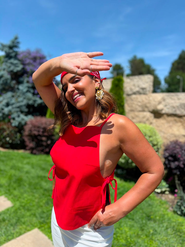 TOP VERMELHO COM AMARRAÇÃO LATERAL DIXIE