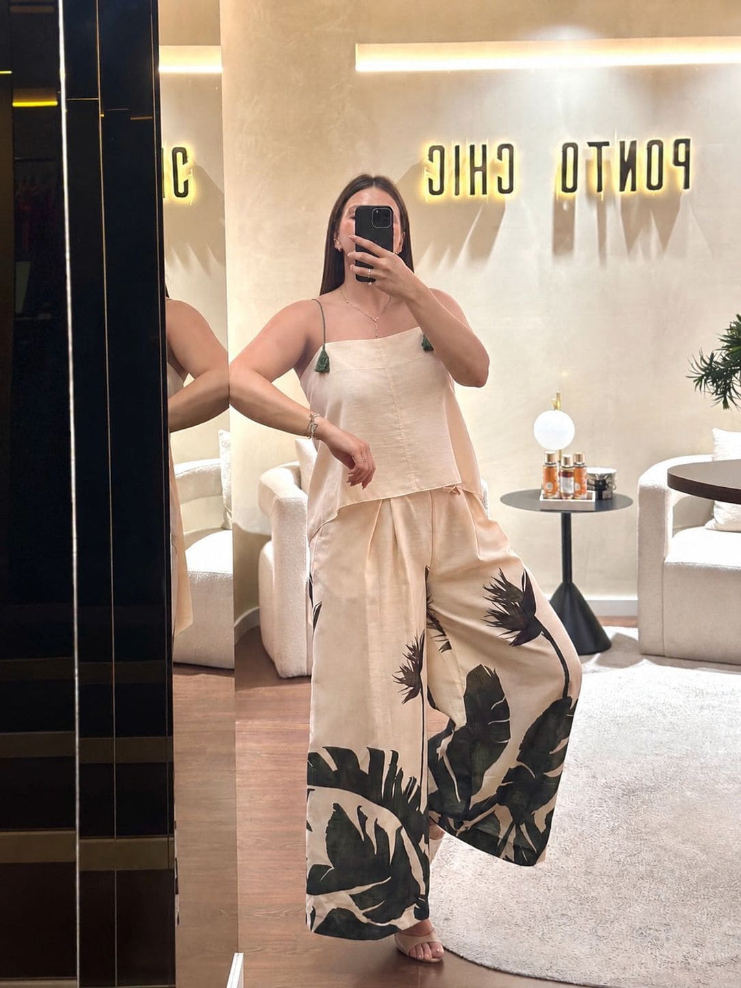 CONJUNTO ESTAMPADO TROPICAL BEGE PONTO CHIC