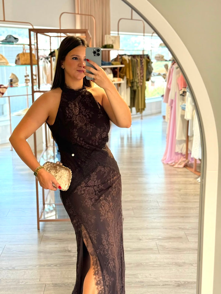 VESTIDO COMPRIDO EM RENDA CASTANHO RINASCIMENTO