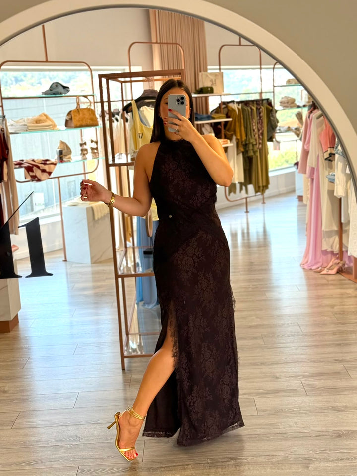 VESTIDO COMPRIDO EM RENDA CASTANHO RINASCIMENTO