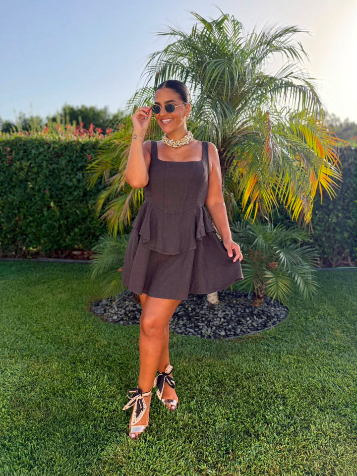 VESTIDO CURTO DE LINHO CASTANHO PONTO CHIC