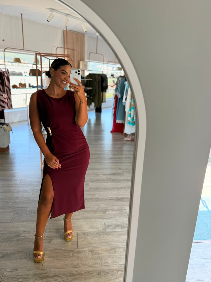VESTIDO MIDI BORDÔ COM DETALHE DOURADO PONTO CHIC