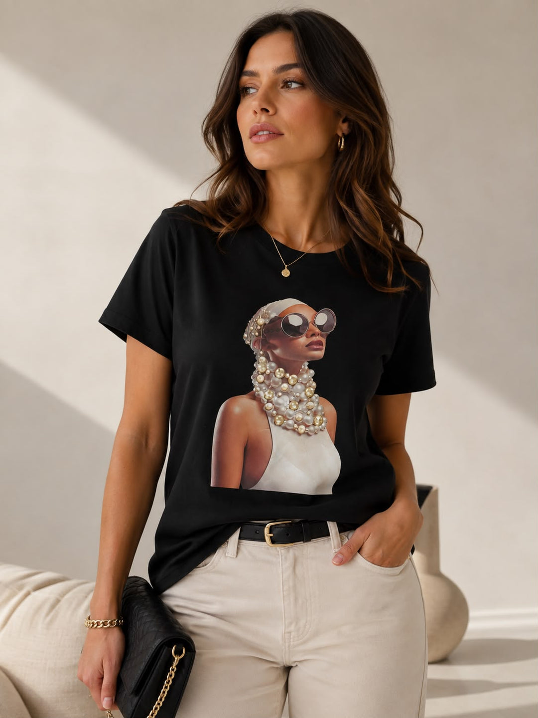 T-SHIRT PRETA COM APLICAÇÃO DE PÉROLAS MISS YOU