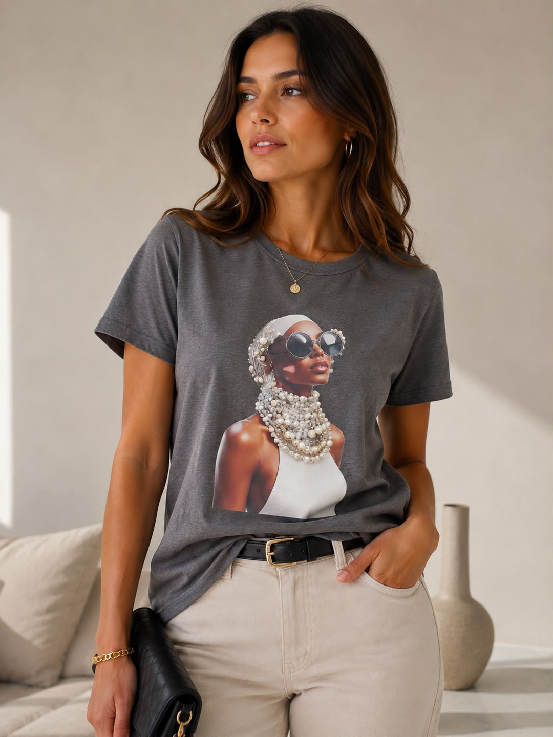 T-SHIRT CINZA COM APLICAÇÃO DE PÉROLAS MISS YOU
