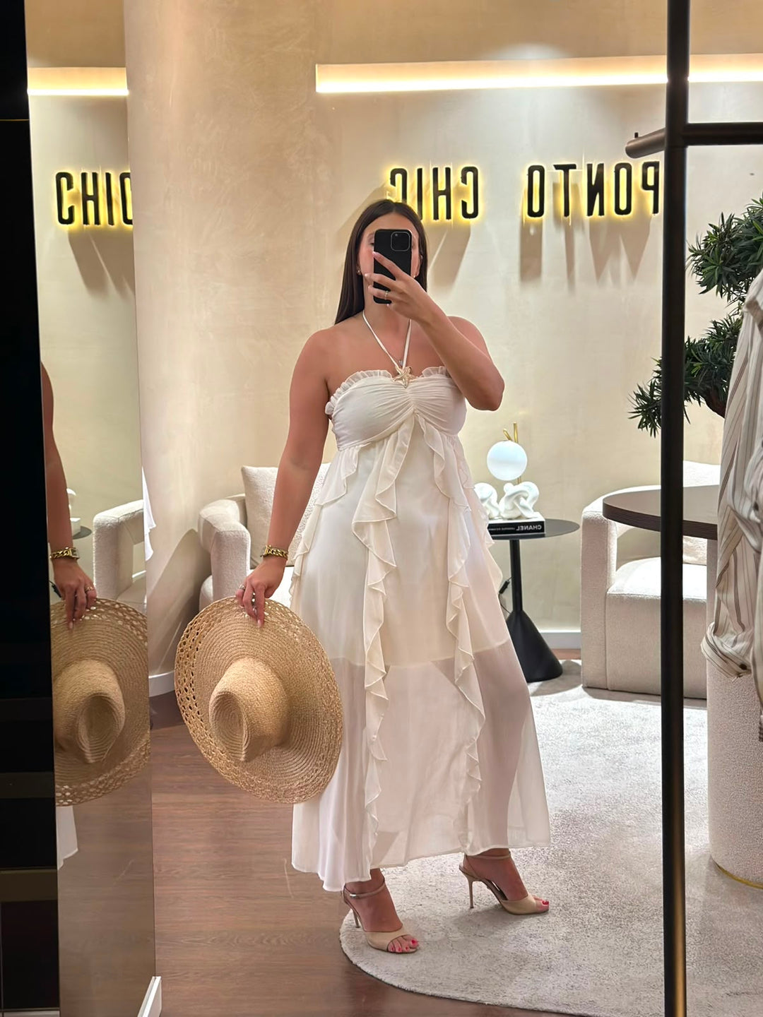 VESTIDO COM FOLHOS CREME PONTO CHIC