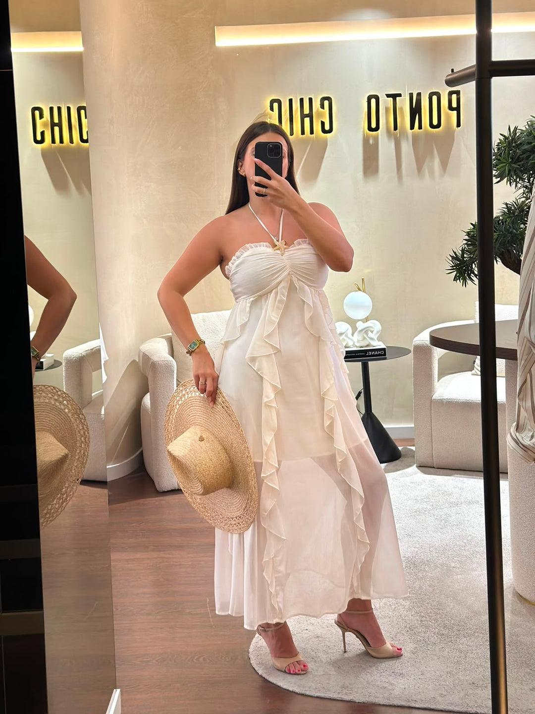 VESTIDO COM FOLHOS CREME PONTO CHIC