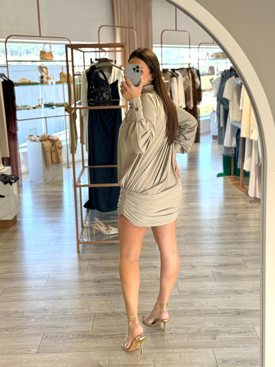 VESTIDO BEGE DRAPEADO LANÇA PERFUME