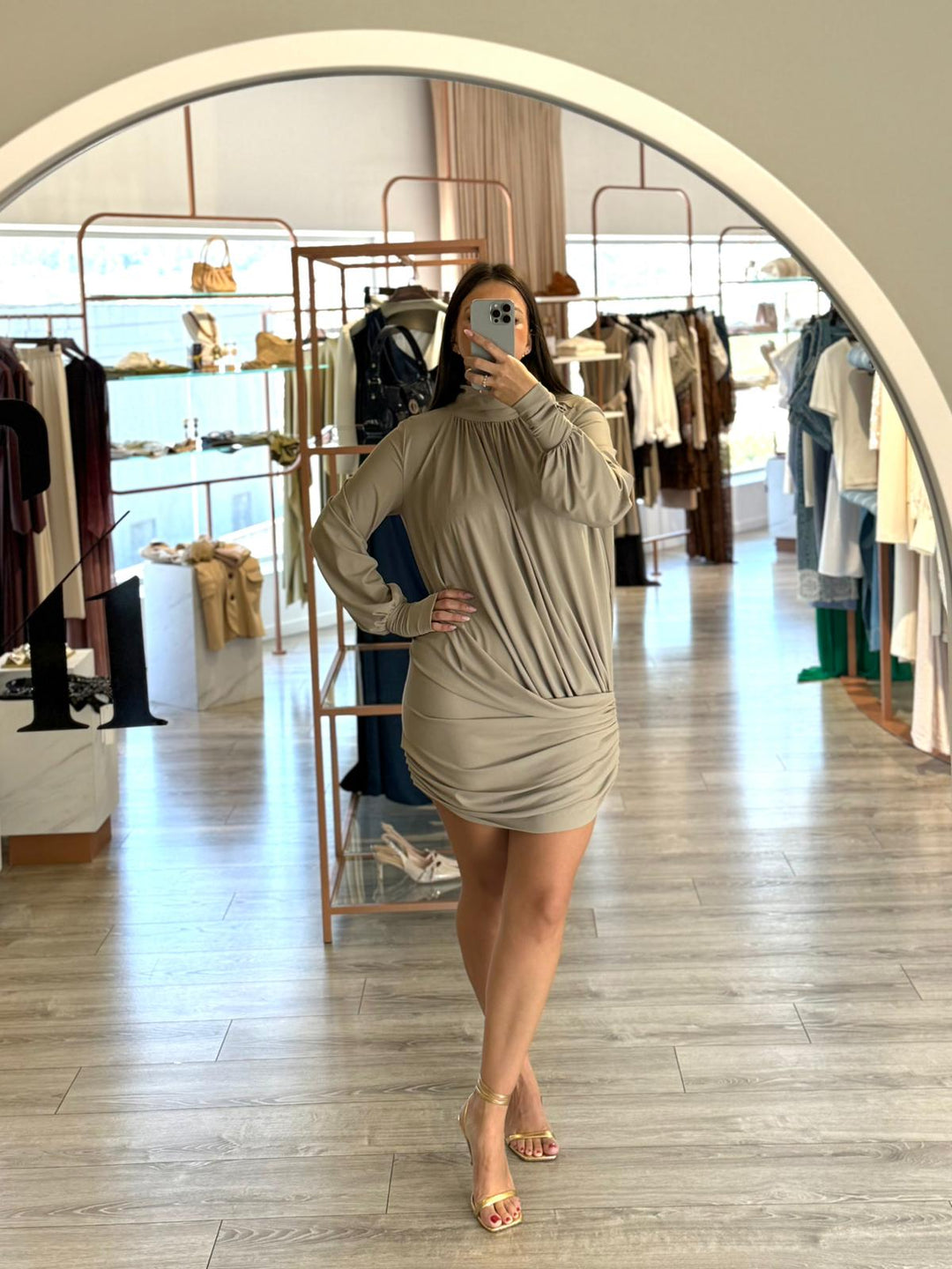 VESTIDO BEGE DRAPEADO LANÇA PERFUME