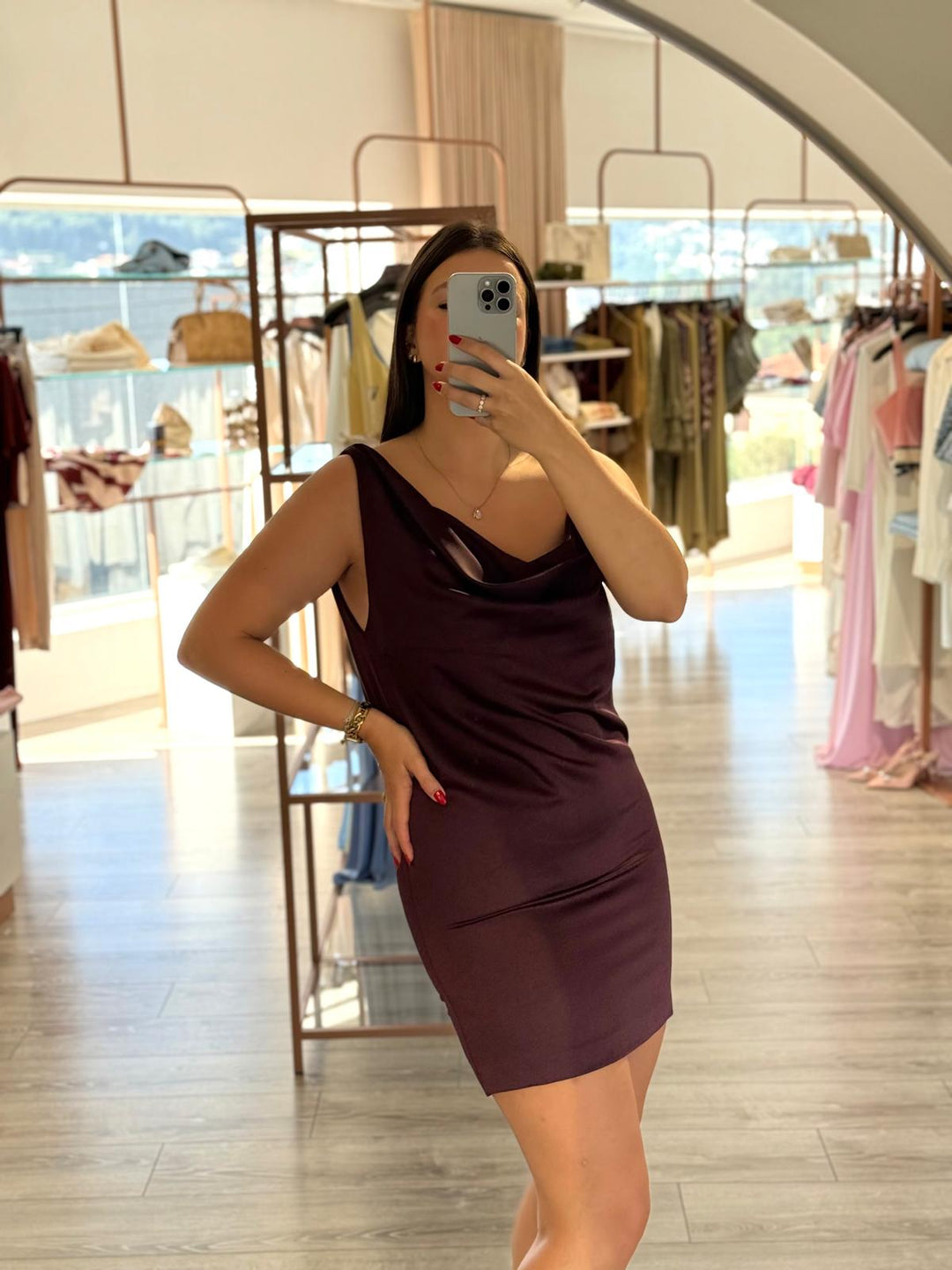 VESTIDO CURTO ASSIMÉTRICO VINHO IMPERIAL