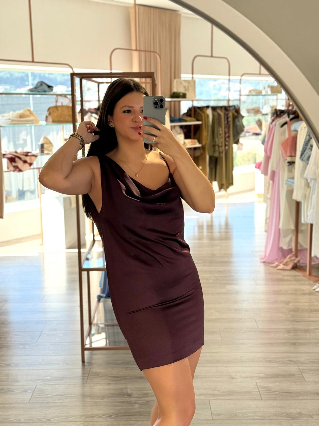 VESTIDO CURTO ASSIMÉTRICO VINHO IMPERIAL