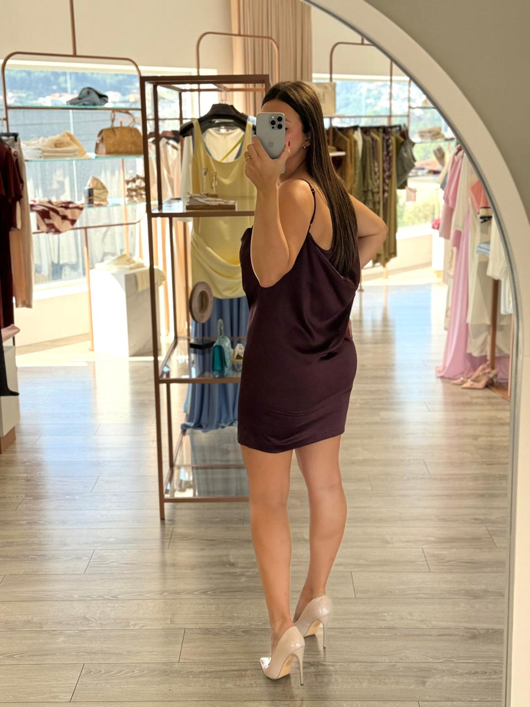 VESTIDO CURTO ASSIMÉTRICO VINHO IMPERIAL