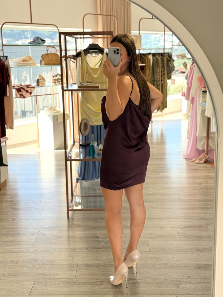 VESTIDO CURTO ASSIMÉTRICO VINHO IMPERIAL