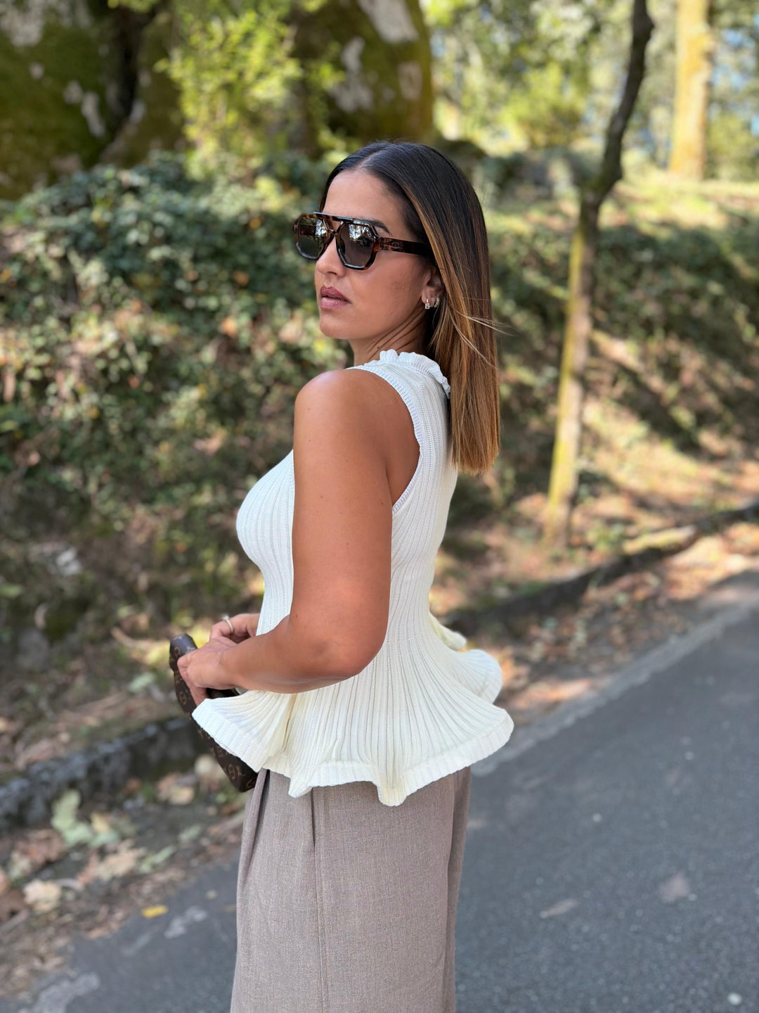 TOP BEGE CANELADO COM EFEITO ONDULADO PONTO CHIC