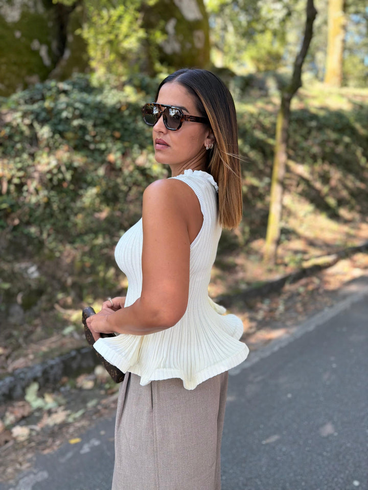 TOP BEGE CANELADO COM EFEITO ONDULADO PONTO CHIC